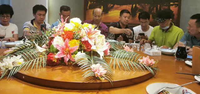 廣州地石麗公司羅建軍宴請(qǐng)商會(huì)慈善委員.png
